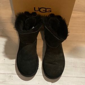 Ugg Naveah boot size 5